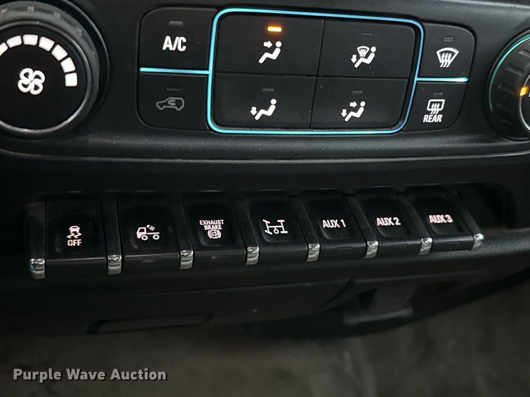 image for item ED5620 2019 Chevrolet Silverado 5500HD Crew Cab utility / service truck