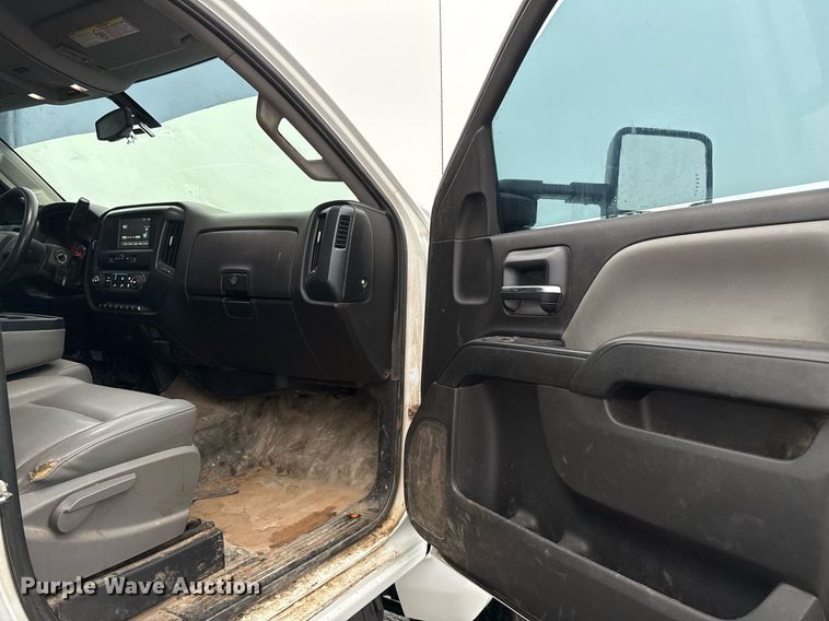 image for item ED5620 2019 Chevrolet Silverado 5500HD Crew Cab utility / service truck