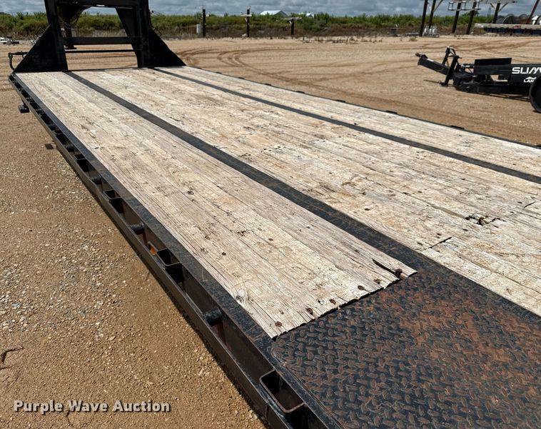 image for item ED5622 2017 Big Tex 22GN-28BK+5MR equipment trailer