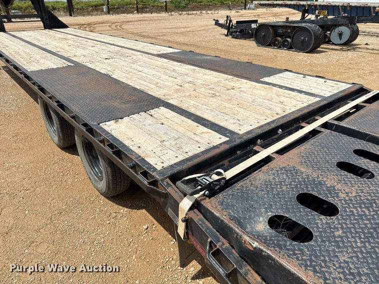 image for item ED5622 2017 Big Tex 22GN-28BK+5MR equipment trailer