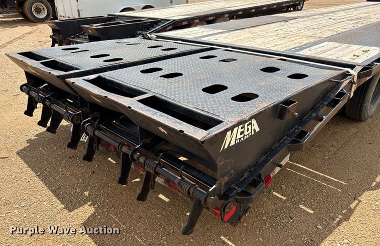 image for item ED5622 2017 Big Tex 22GN-28BK+5MR equipment trailer