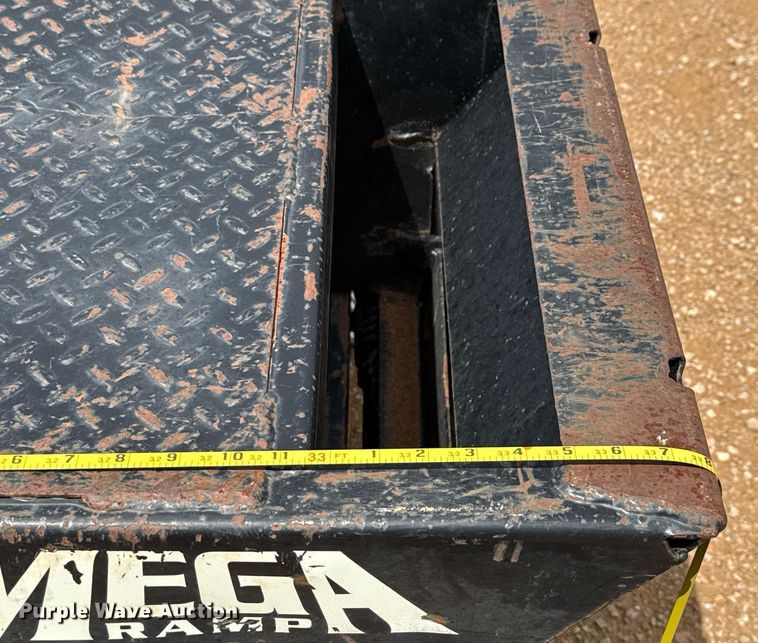 image for item ED5622 2017 Big Tex 22GN-28BK+5MR equipment trailer