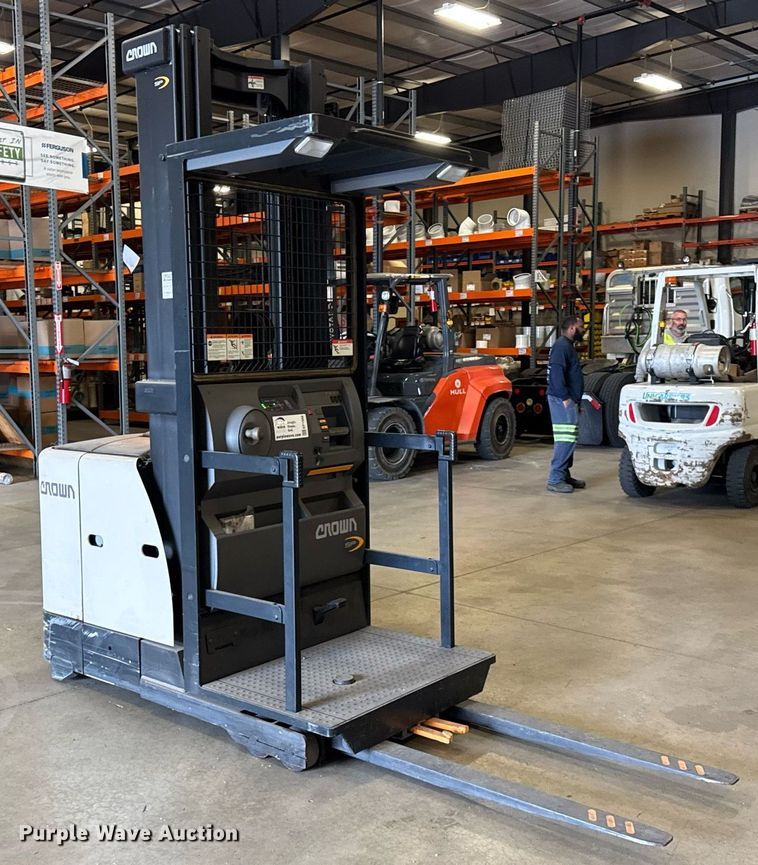 image for item EF1988 Crown SP3520-30 order picker