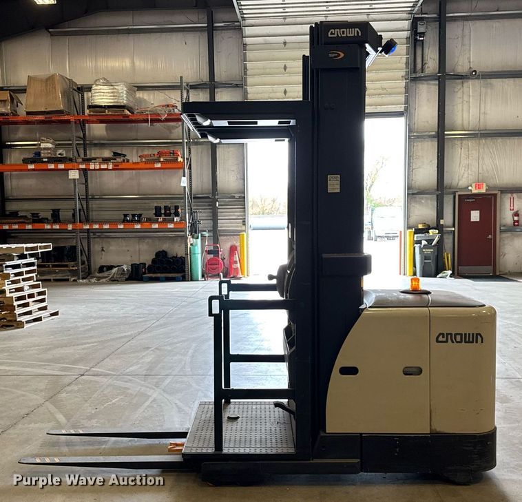 image for item EF1988 Crown SP3520-30 order picker