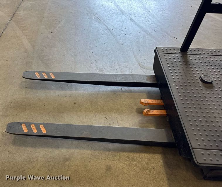 image for item EF1988 Crown SP3520-30 order picker