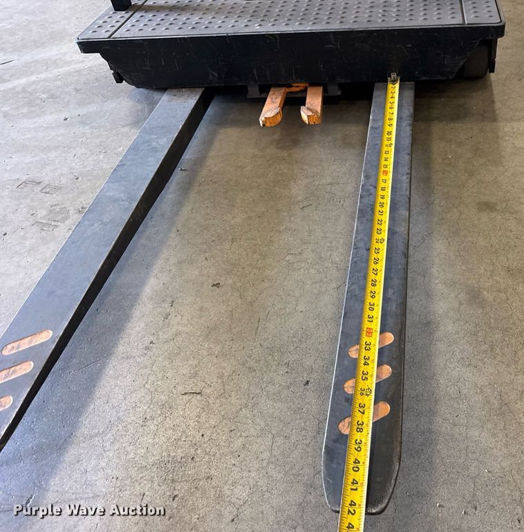 image for item EF1988 Crown SP3520-30 order picker