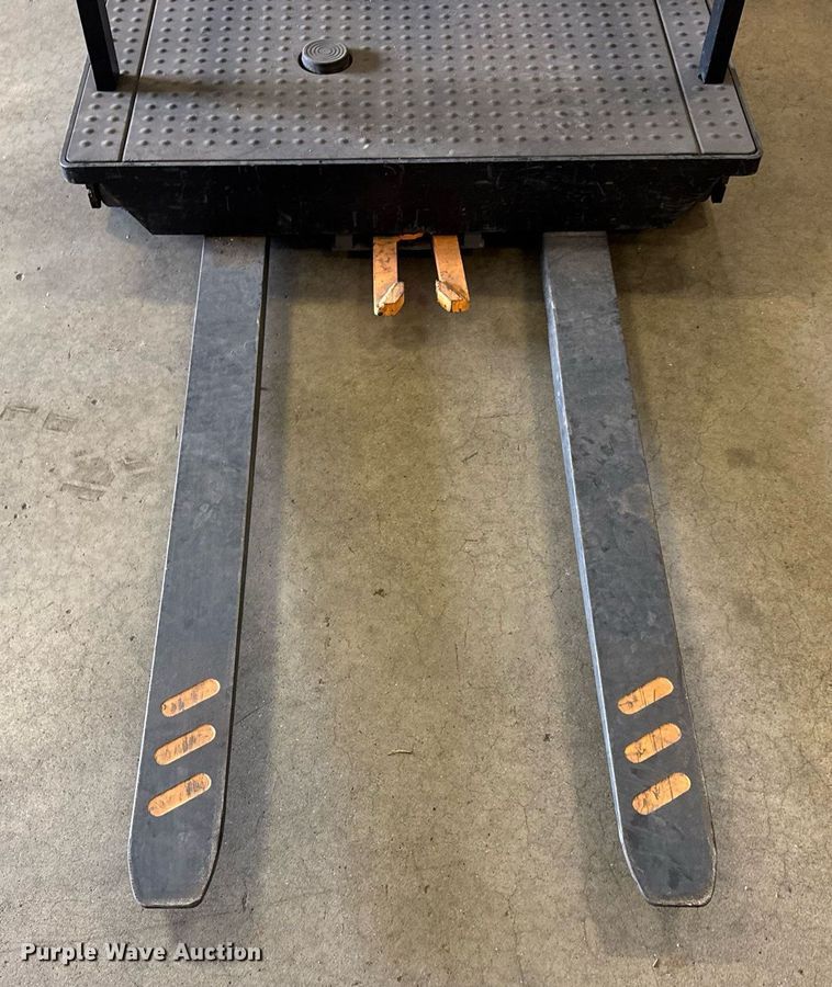 image for item EF1988 Crown SP3520-30 order picker