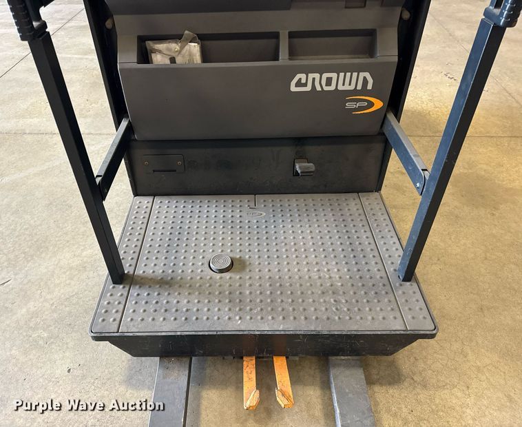 image for item EF1988 Crown SP3520-30 order picker