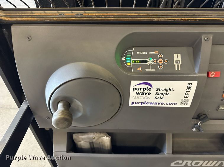 image for item EF1988 Crown SP3520-30 order picker