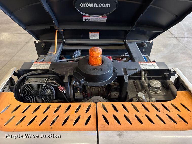 image for item EF1988 Crown SP3520-30 order picker