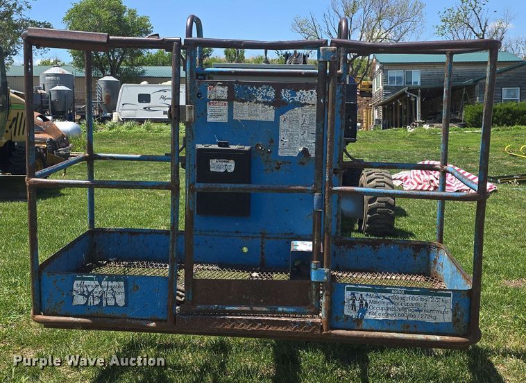 image for item EF3492 1999 Genie S-40 boom lift