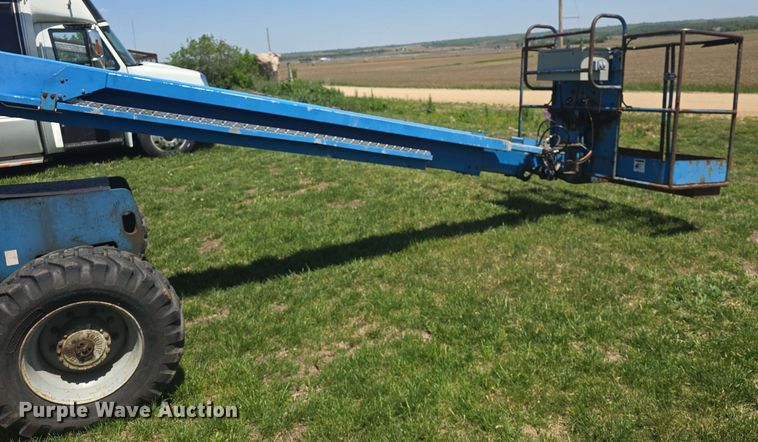 image for item EF3492 1999 Genie S-40 boom lift