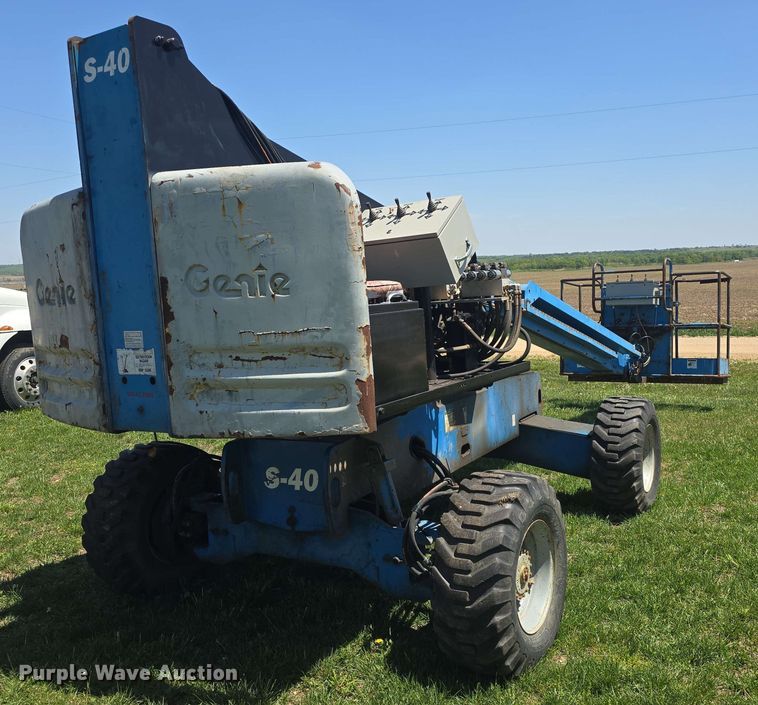 image for item EF3492 1999 Genie S-40 boom lift