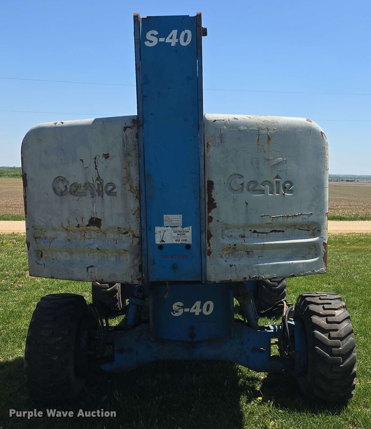 image for item EF3492 1999 Genie S-40 boom lift