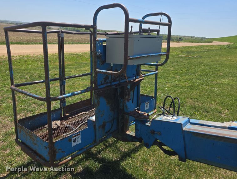image for item EF3492 1999 Genie S-40 boom lift