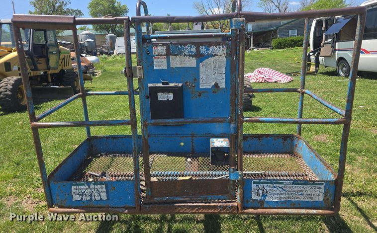 image for item EF3492 1999 Genie S-40 boom lift