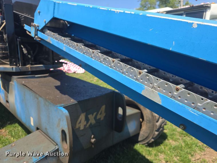 image for item EF3492 1999 Genie S-40 boom lift