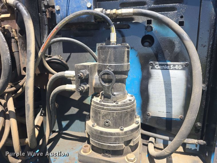 image for item EF3492 1999 Genie S-40 boom lift