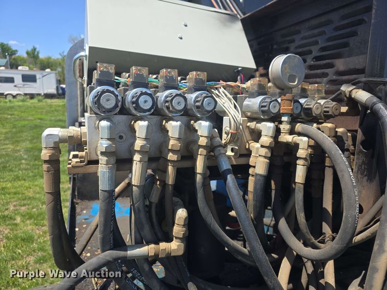 image for item EF3492 1999 Genie S-40 boom lift