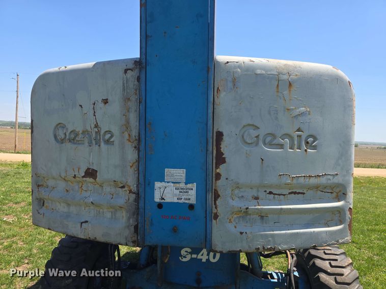 image for item EF3492 1999 Genie S-40 boom lift