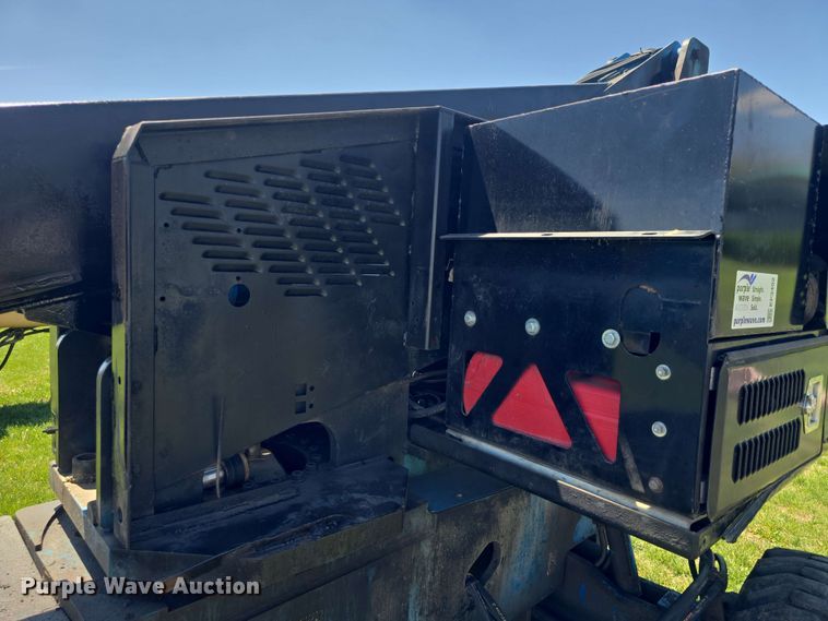 image for item EF3492 1999 Genie S-40 boom lift