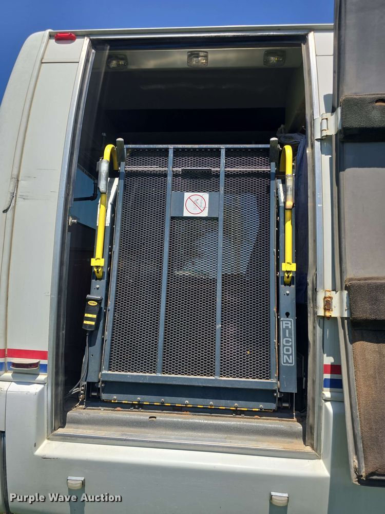 image for item EF3493 2009 International 3200 RV