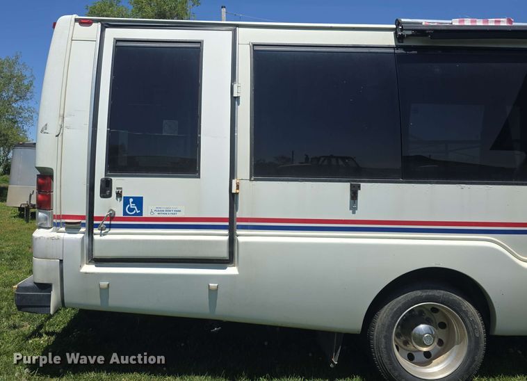 image for item EF3493 2009 International 3200 RV