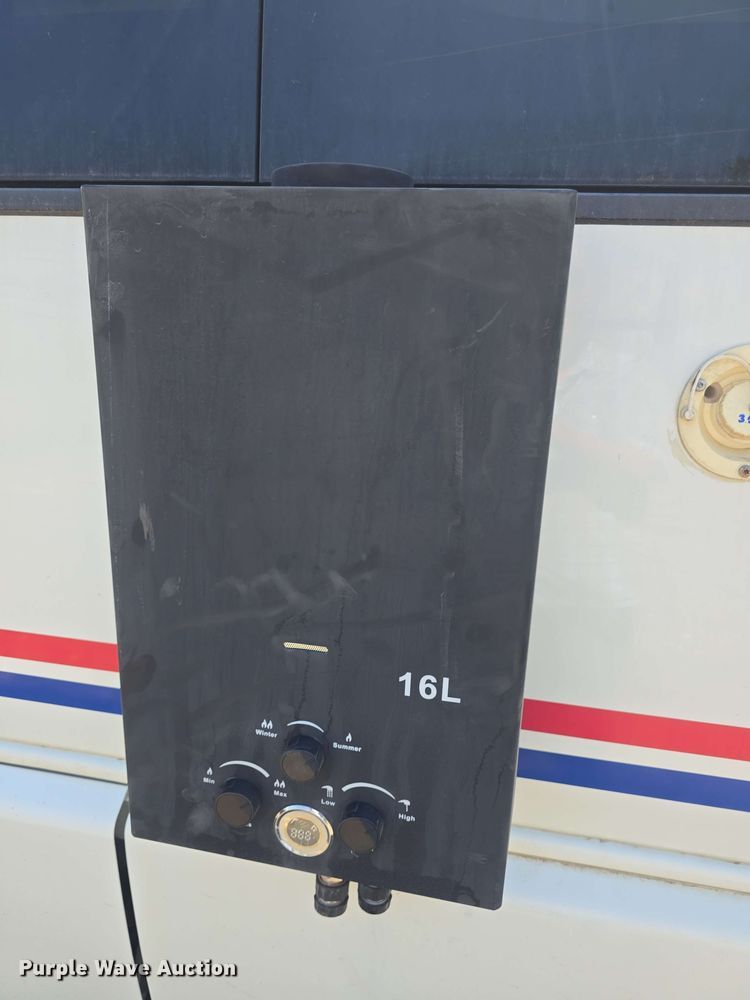 image for item EF3493 2009 International 3200 RV