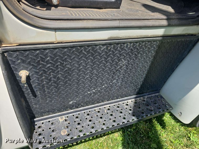 image for item EF3493 2009 International 3200 RV