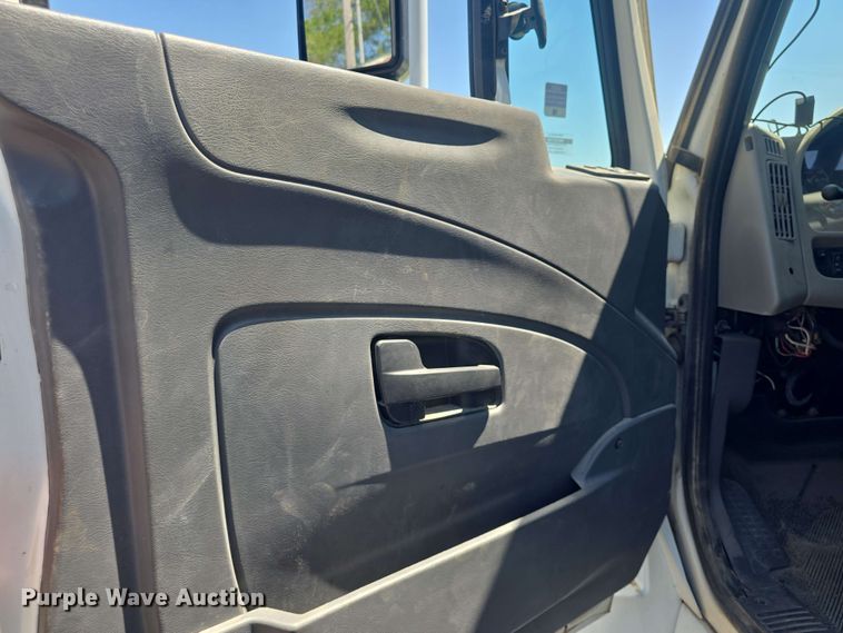 image for item EF3493 2009 International 3200 RV