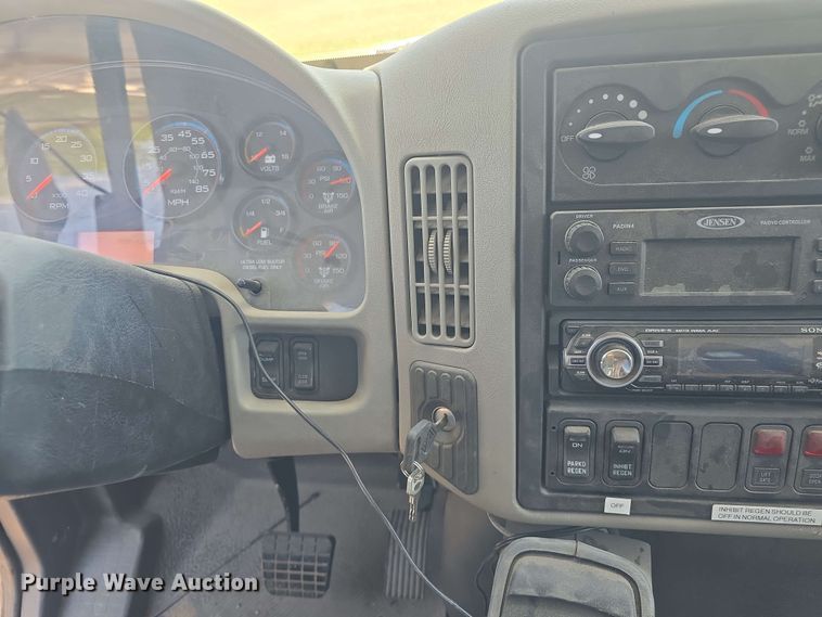 image for item EF3493 2009 International 3200 RV