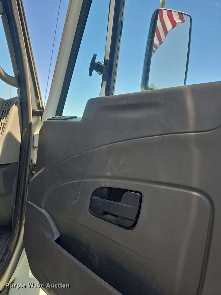 image for item EF3493 2009 International 3200 RV