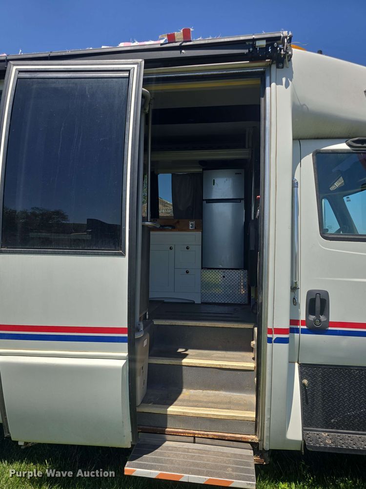 image for item EF3493 2009 International 3200 RV