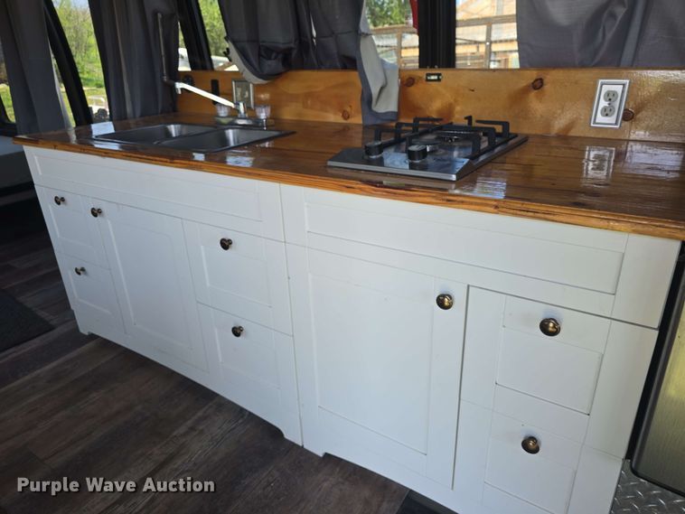 image for item EF3493 2009 International 3200 RV