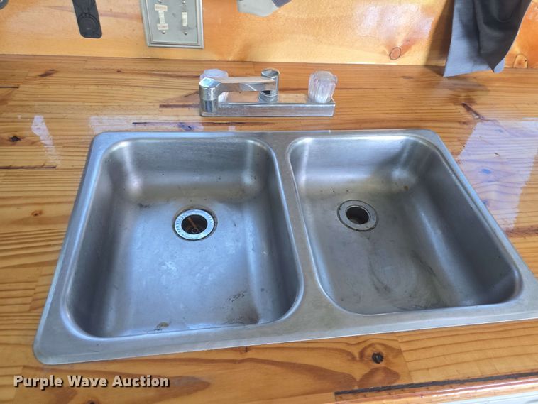 image for item EF3493 2009 International 3200 RV