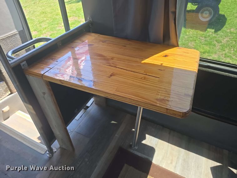 image for item EF3493 2009 International 3200 RV