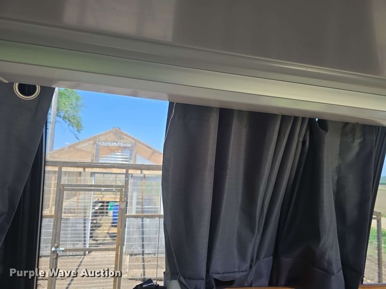 image for item EF3493 2009 International 3200 RV