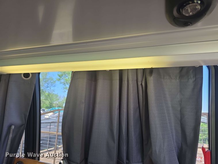 image for item EF3493 2009 International 3200 RV