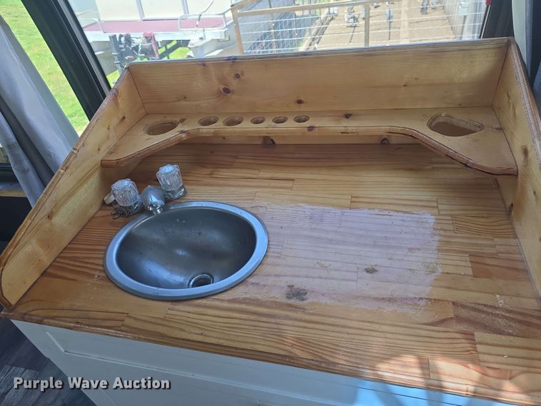 image for item EF3493 2009 International 3200 RV