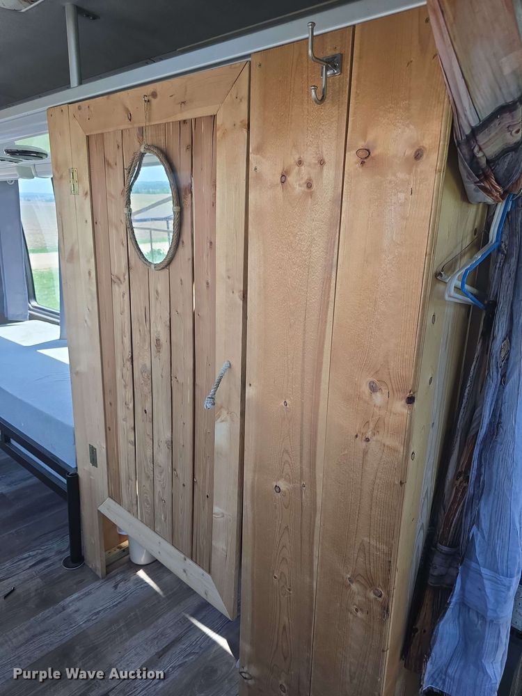 image for item EF3493 2009 International 3200 RV