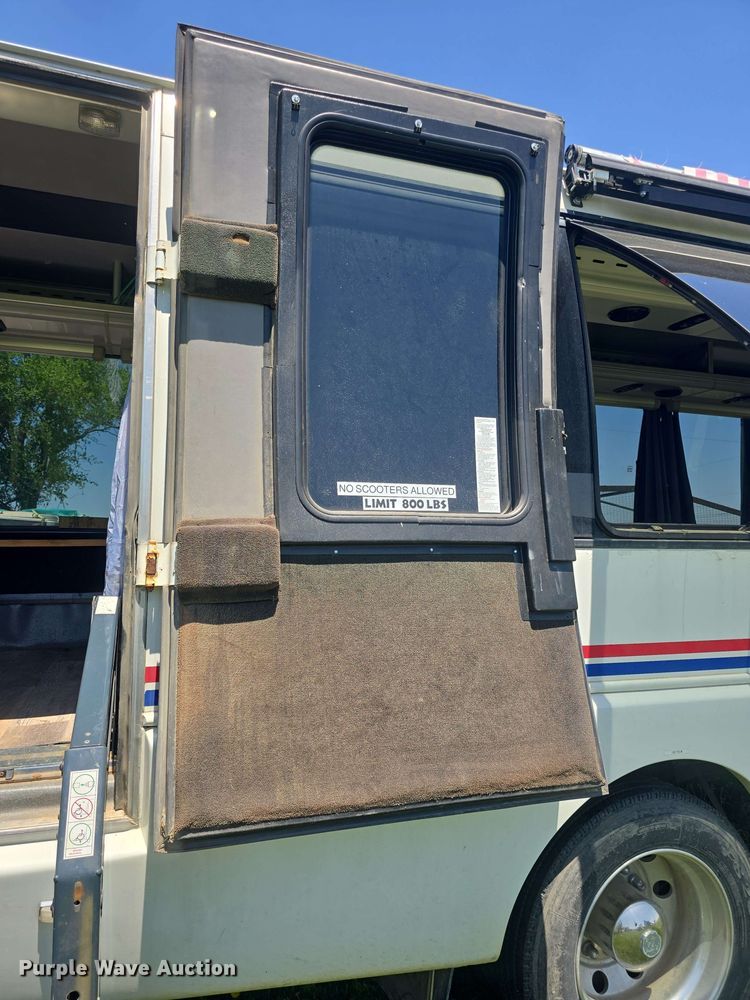 image for item EF3493 2009 International 3200 RV