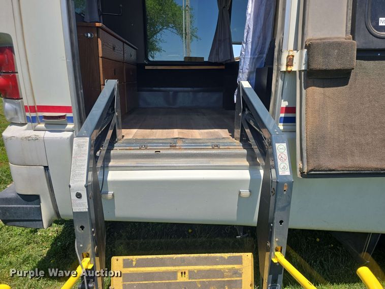 image for item EF3493 2009 International 3200 RV