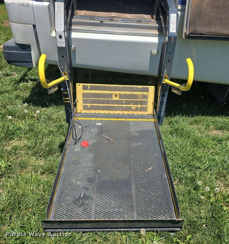 image for item EF3493 2009 International 3200 RV