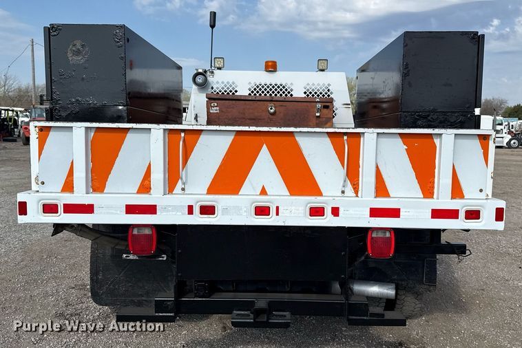 image for item EG5696 2016 Dodge Ram 4500HD Crew Cab flatbed truck