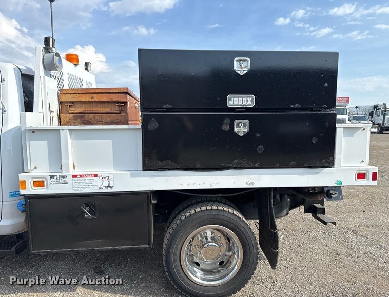 image for item EG5696 2016 Dodge Ram 4500HD Crew Cab flatbed truck