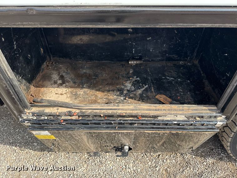 image for item EG5696 2016 Dodge Ram 4500HD Crew Cab flatbed truck