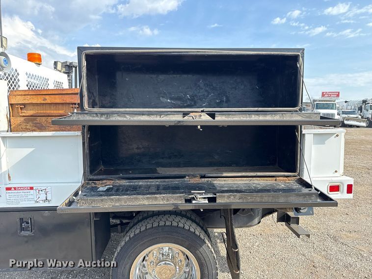 image for item EG5696 2016 Dodge Ram 4500HD Crew Cab flatbed truck