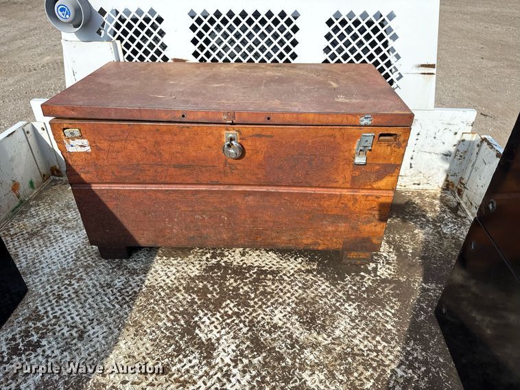 image for item EG5696 2016 Dodge Ram 4500HD Crew Cab flatbed truck