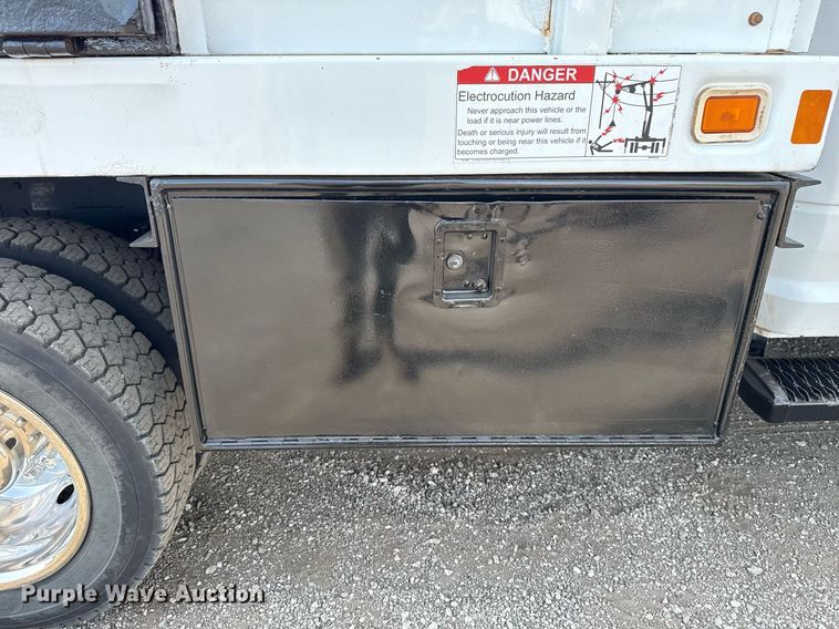 image for item EG5696 2016 Dodge Ram 4500HD Crew Cab flatbed truck