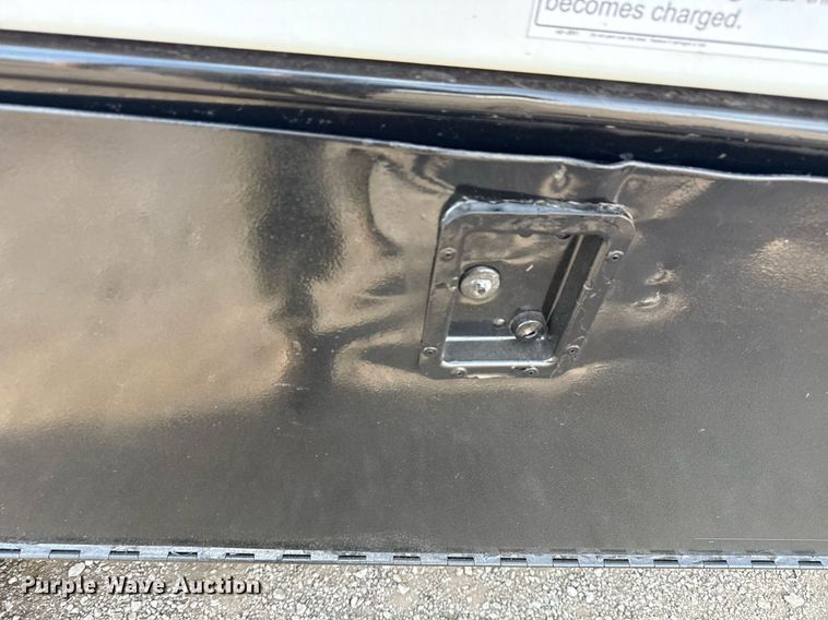 image for item EG5696 2016 Dodge Ram 4500HD Crew Cab flatbed truck